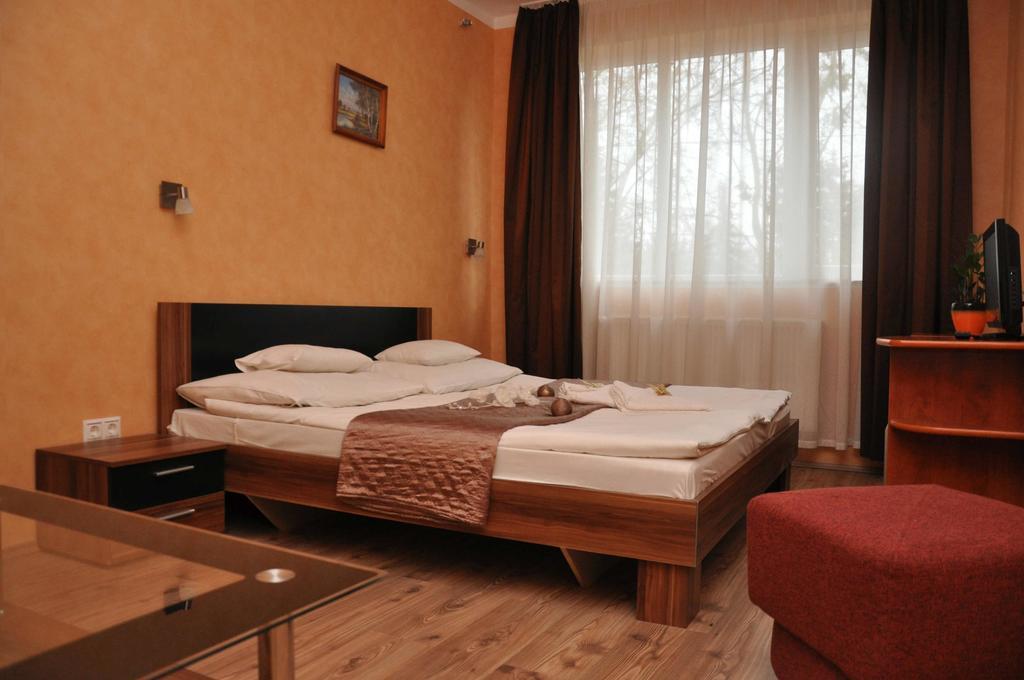 Harmony Panzio Bed & Breakfast Hajduszoboszlo Room photo